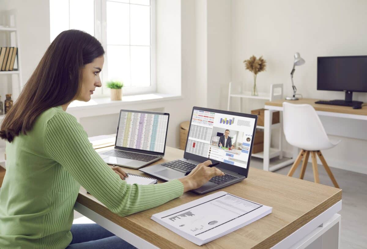 Le management à distance et en mode hybride pousse le manager à renouveler ses pratiques managériales.