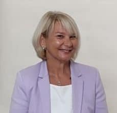 Christèle Gravoille est experte de la fonction achats et de la conduite du changement.