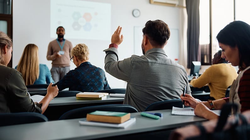 La préparation opérationnelle à l’emploi permet de former et de recruter.