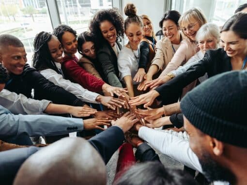 Ilustración del artículo de ORSYS sobre la diversidad y la inclusión en el corazón de la misión de RRHH.