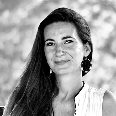 Élisabeth Belli Ferreira has been a consultant in interpersonal communication and management for 20 years, is a leadership trainer and change coach and is certified in the Process Communication Model®.